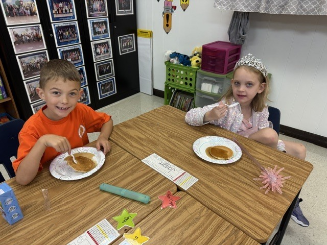 Children eating their flapjacks