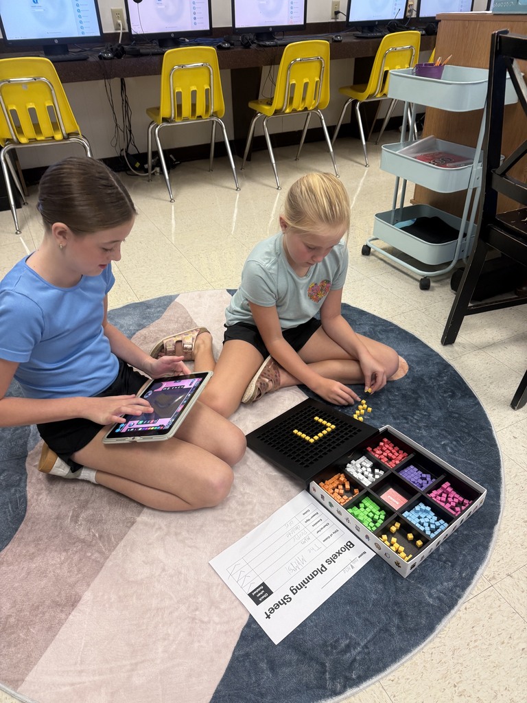Children use Bloxels to game design