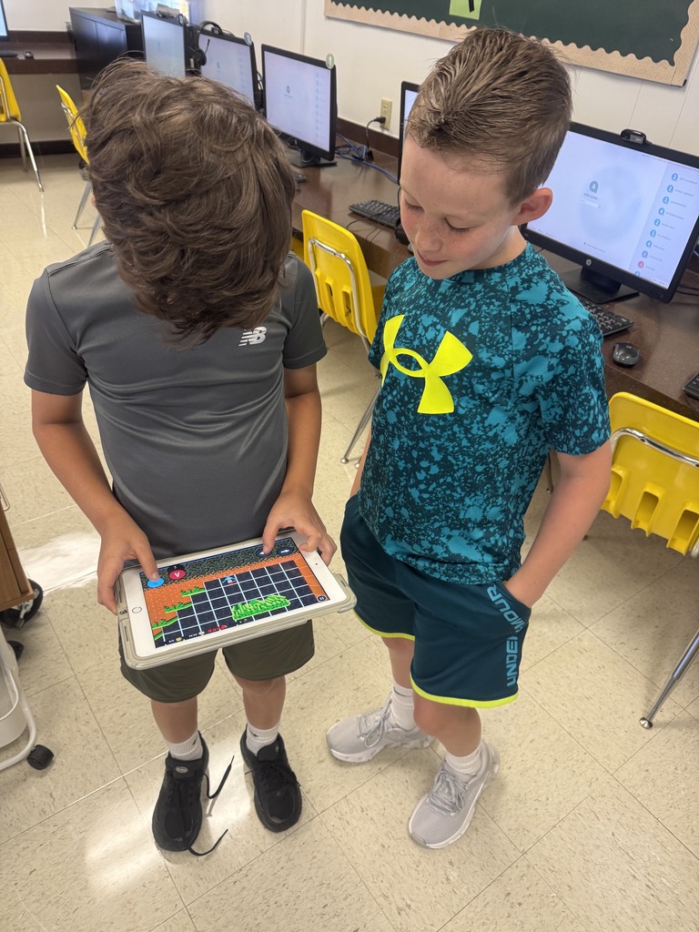 Children use Bloxels to game design
