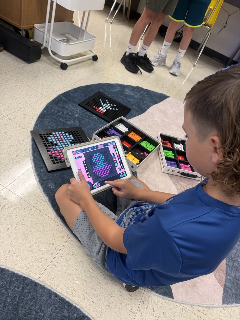 Children use Bloxels to game design