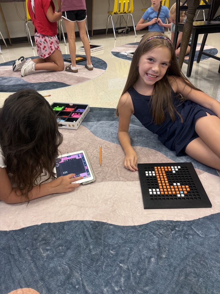 Children use Bloxels to game design