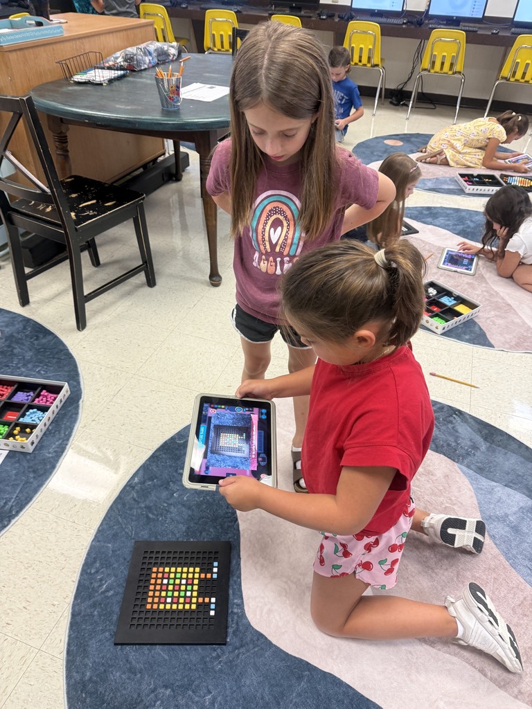 Children use Bloxels to game design