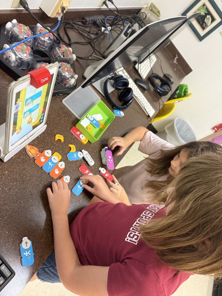 Students use Osmo and learn to code