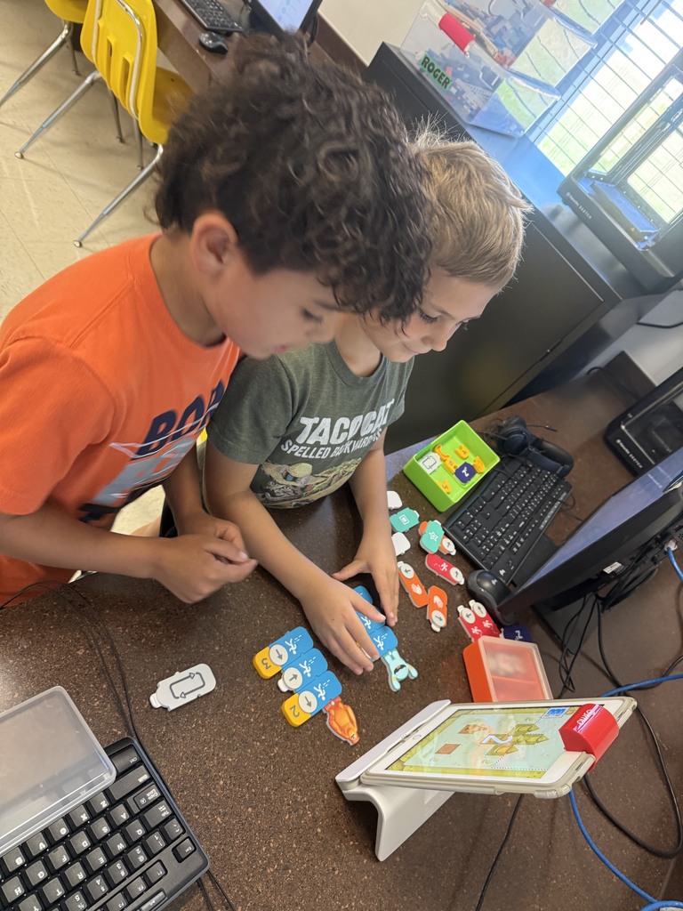 Students use Osmo and learn to code