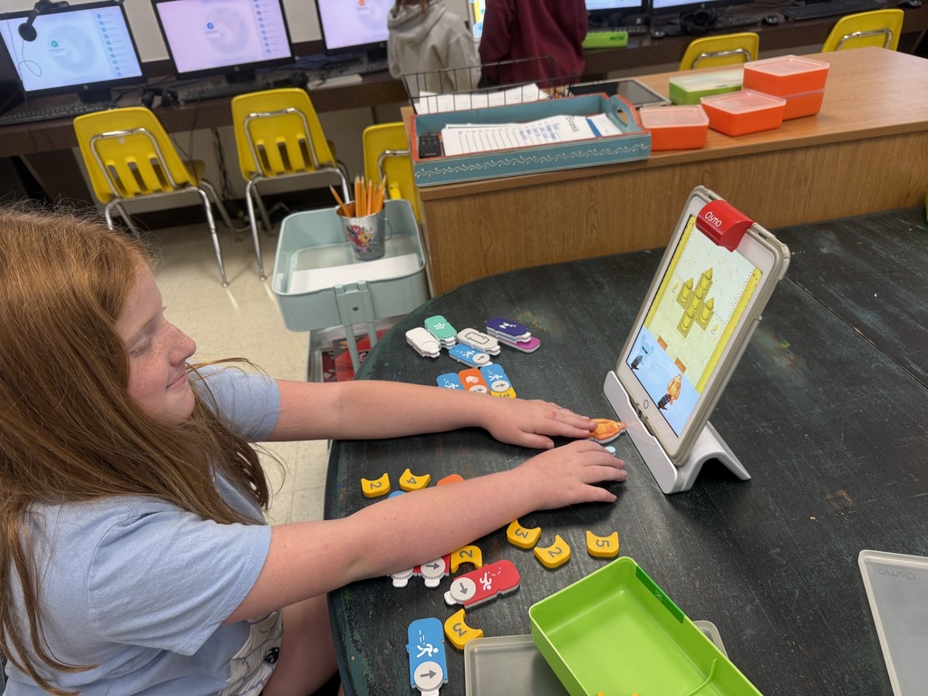 Students use Osmo and learn to code