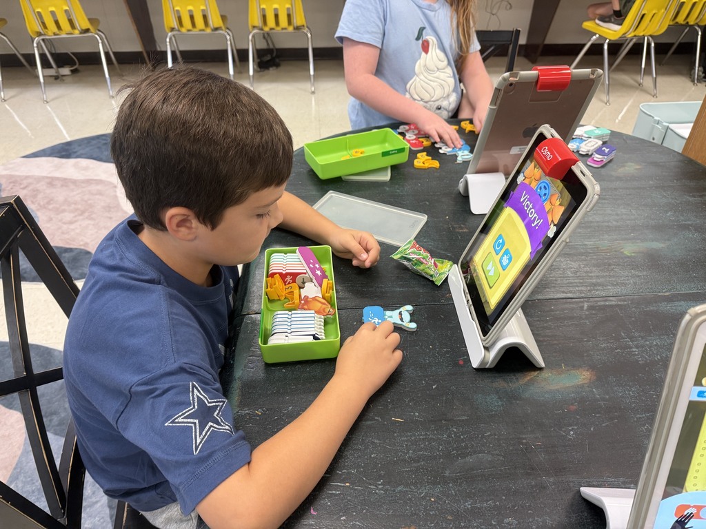 Students use Osmo and learn to code
