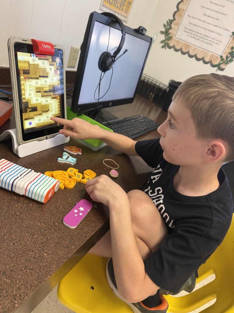 Students use Osmo and learn to code
