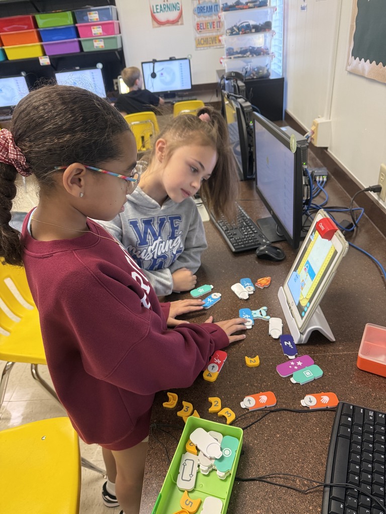 Students use Osmo and learn to code
