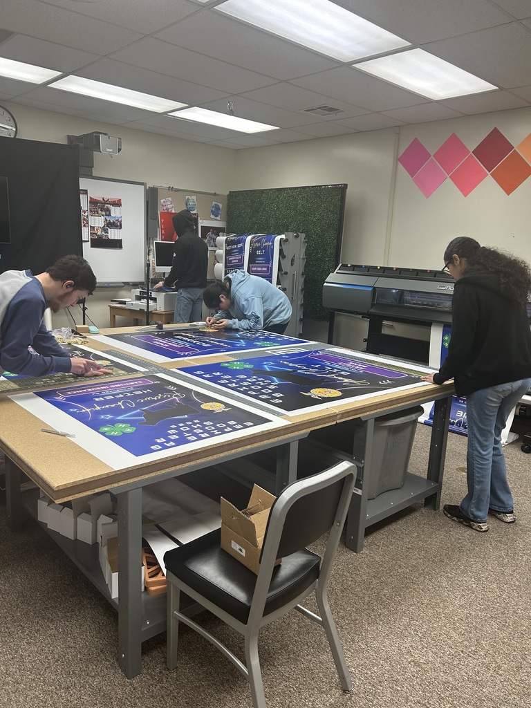 GDDM students working on banner project