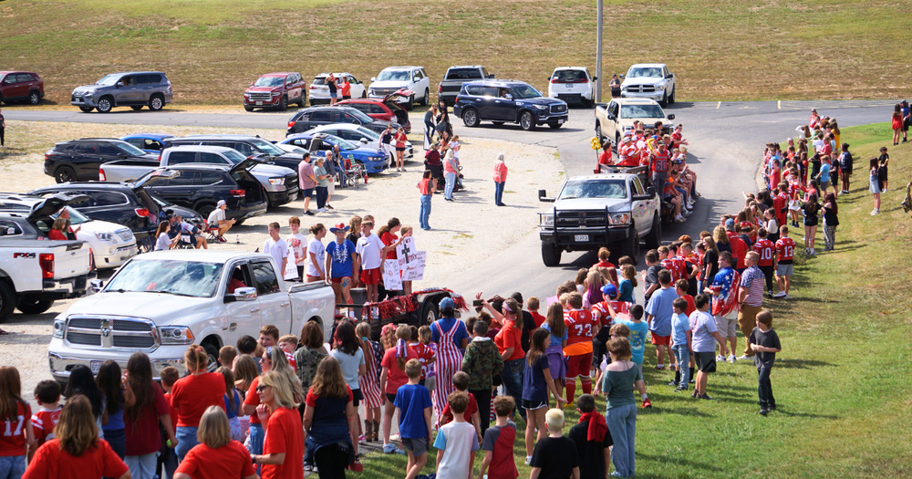 Floats driving past crowd in last year's Homecoming Parade