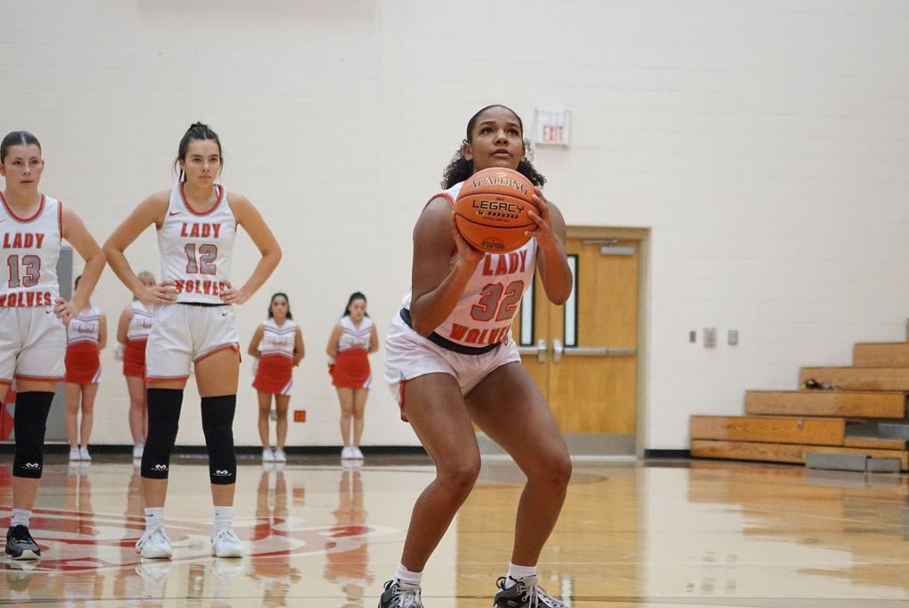 #32 getting ready to shoot