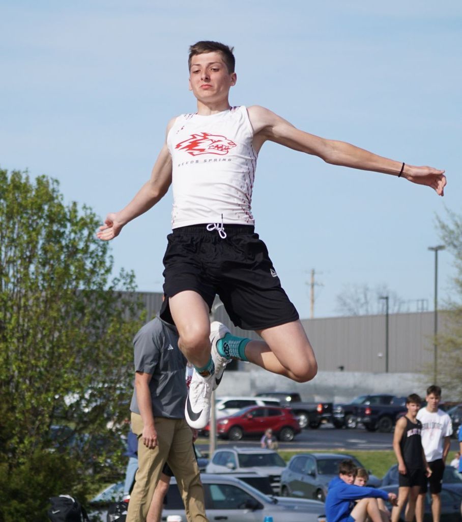 Mason Turner triple jumping