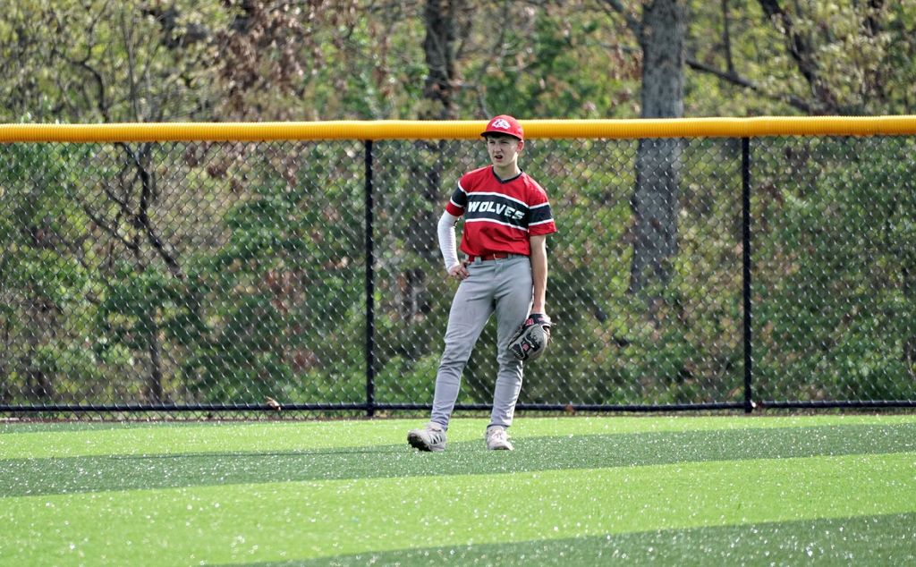 outfielder waiting for pitch
