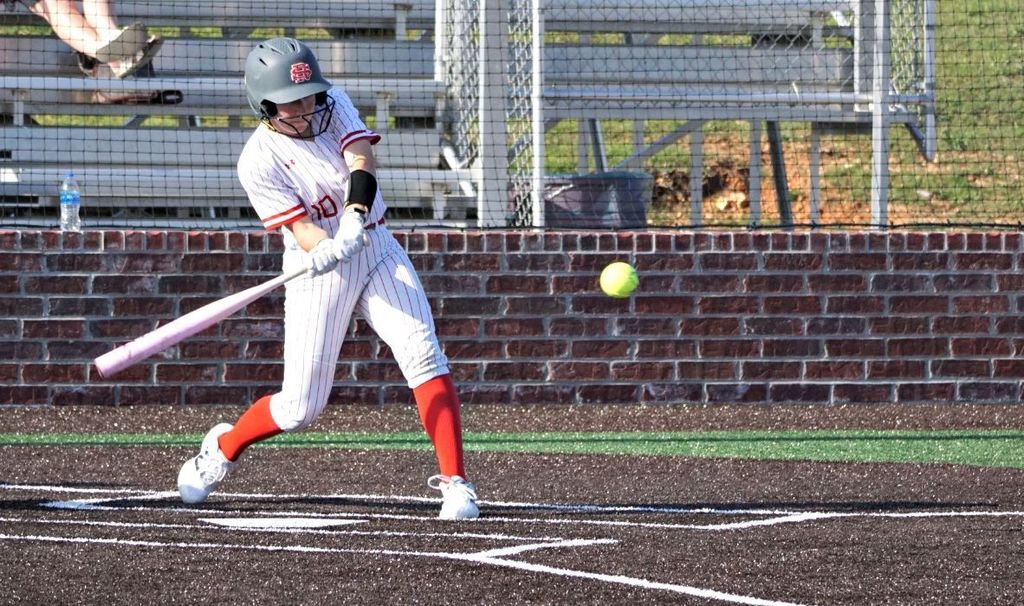 Chloe Clevenger swinging bat