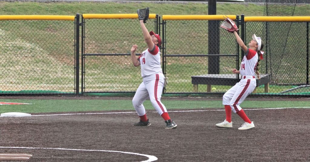 Kiersten Kincaid trying to catch pop fly