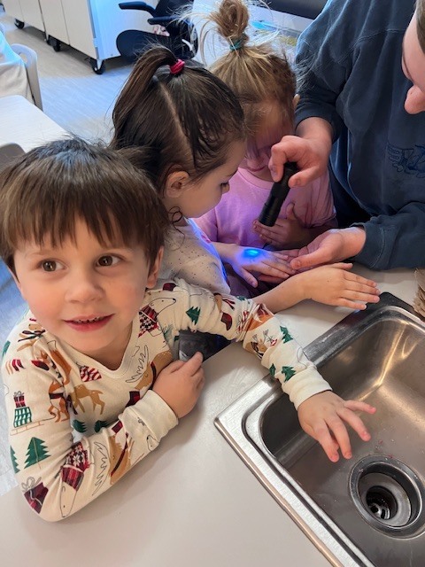 kids wash hands