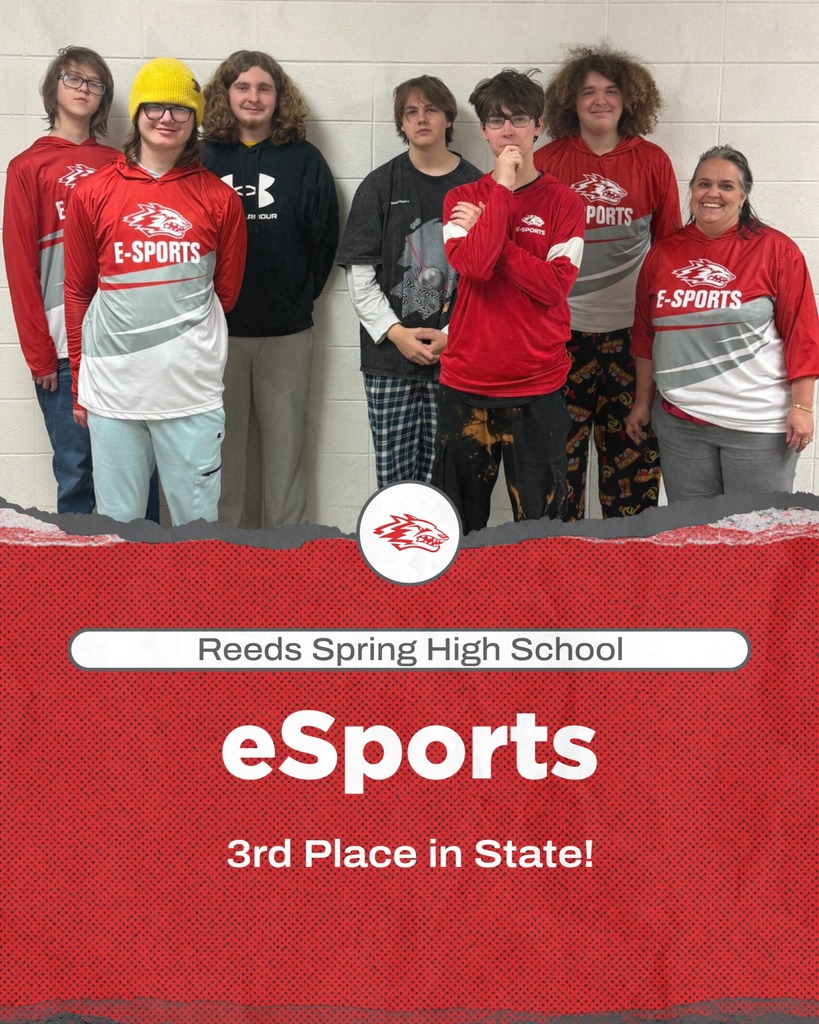 group photo of eSports team