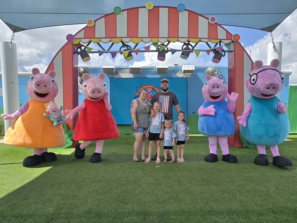 Taylor Walker with husband and 3 daughters