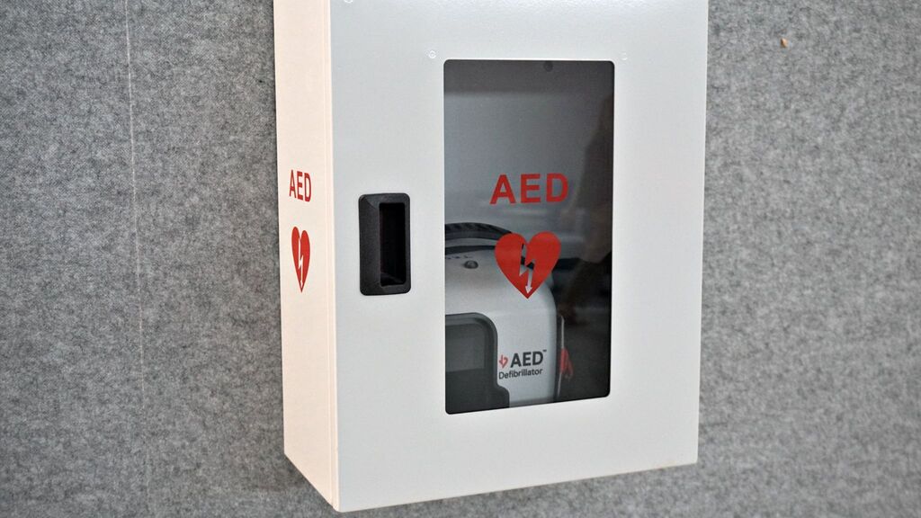 AED device on the wall