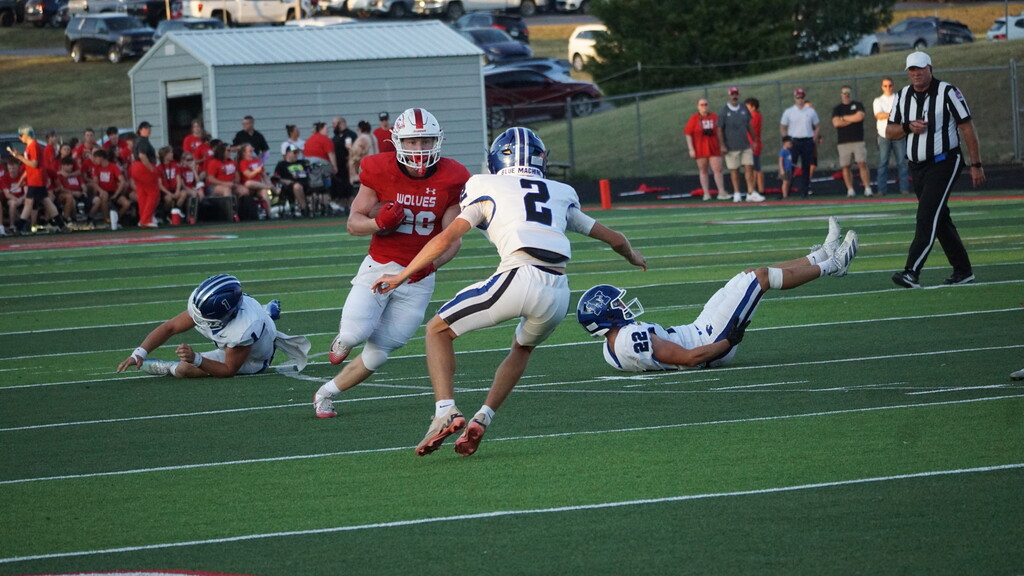Blake Murphy rushing the football