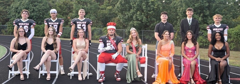 Group photo of Homecoming Court