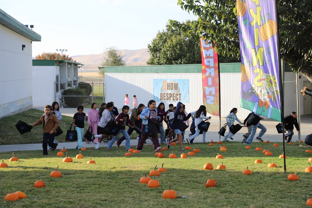 TES Students running onto the pumpkin patch