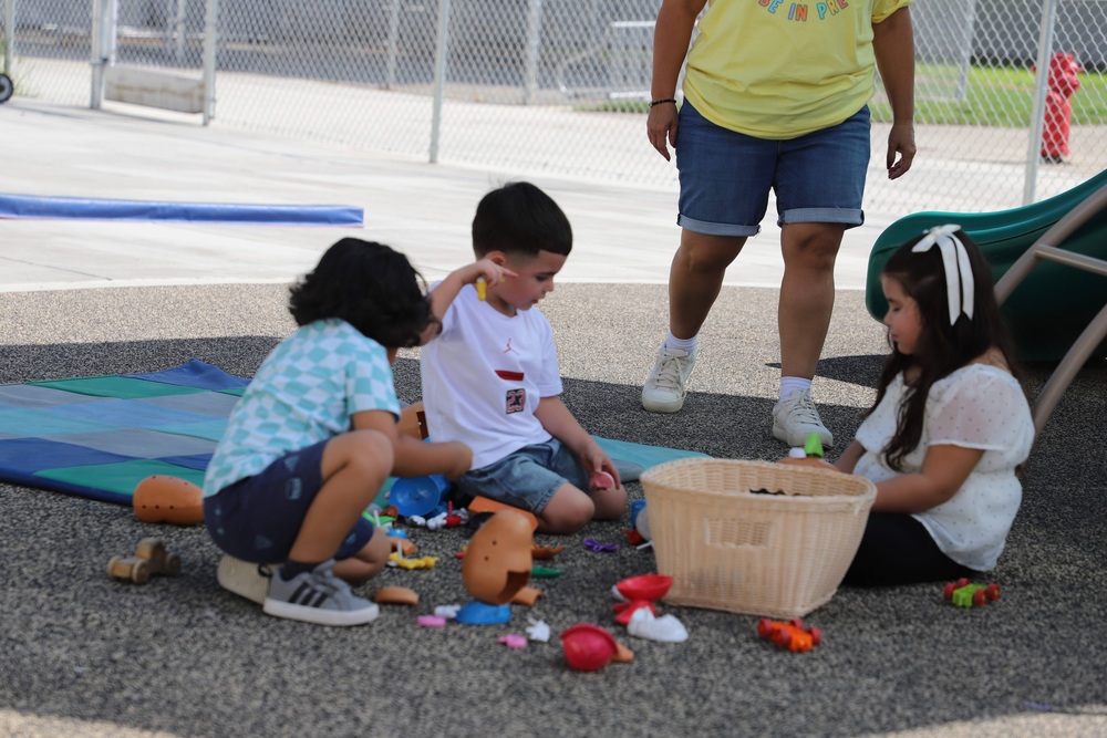 rssp students playing with toys