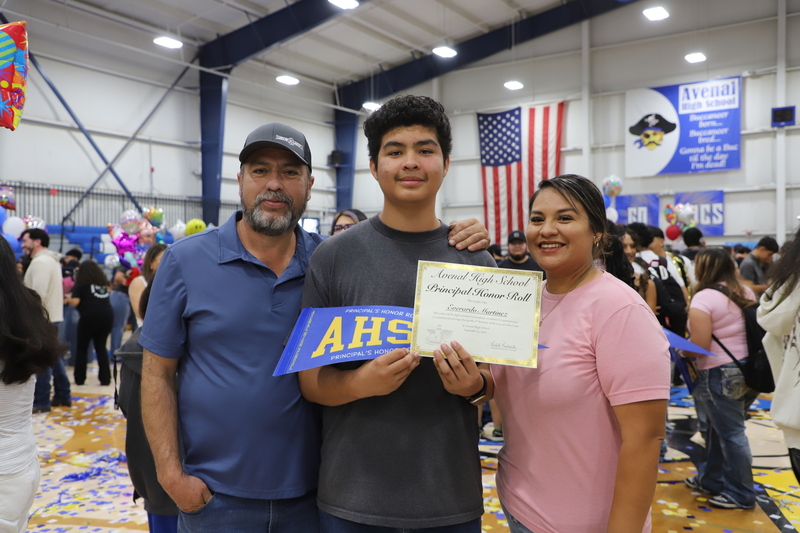 ahs honor roll recipient with family
