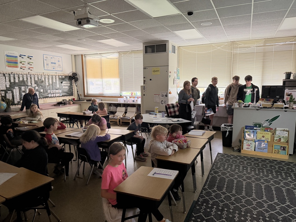 RPHS students reading to RPEL. 