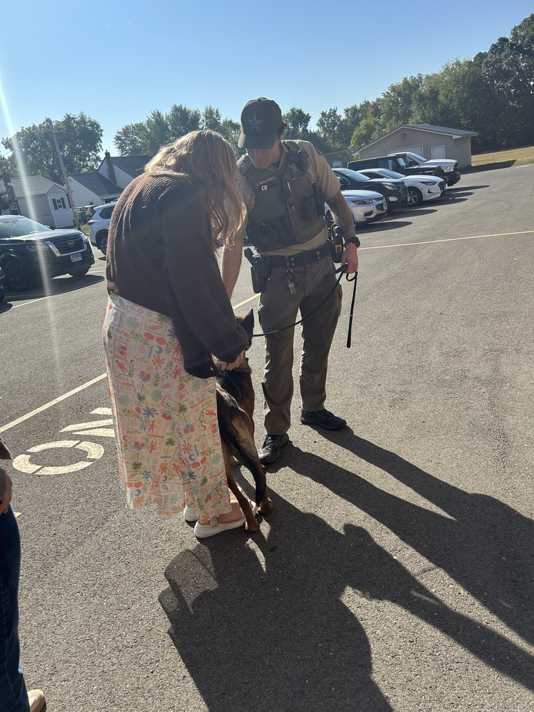 Canine e visit with students