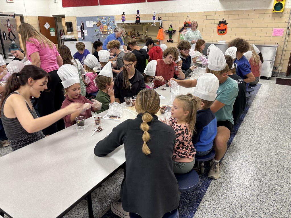 Big Chefs working with Little Chefs