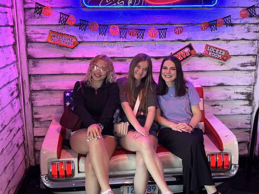 Grabbing a bite to eat before the conference. 