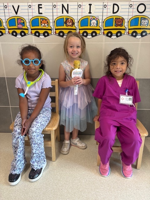 Elementary students homecoming dress up days