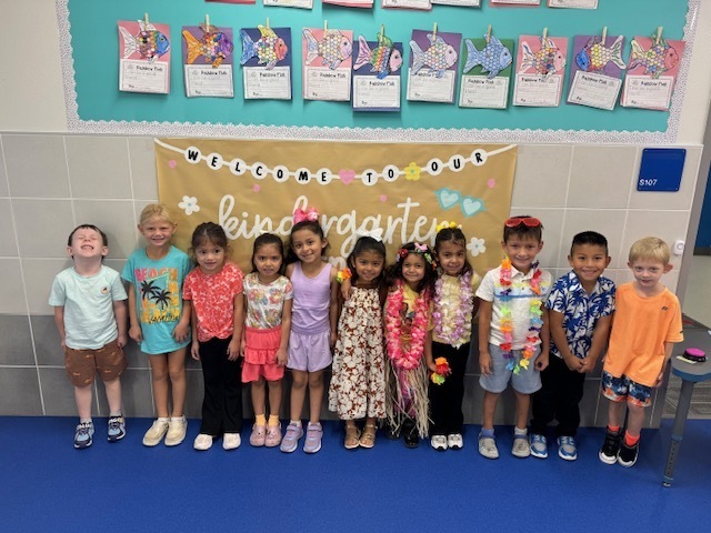 Elementary students homecoming dress up days