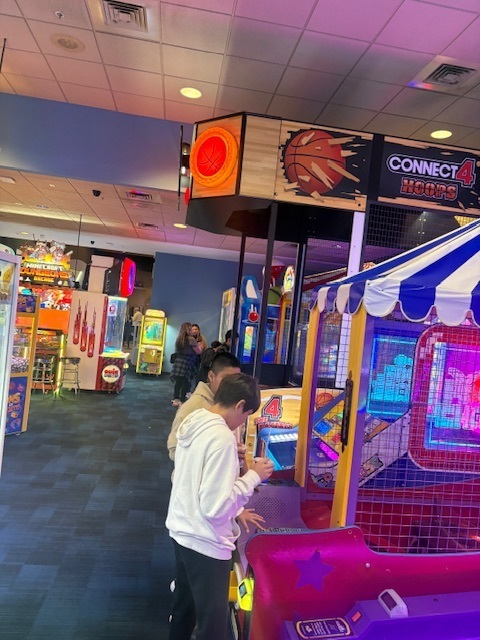 6th grade on their attendance field trip