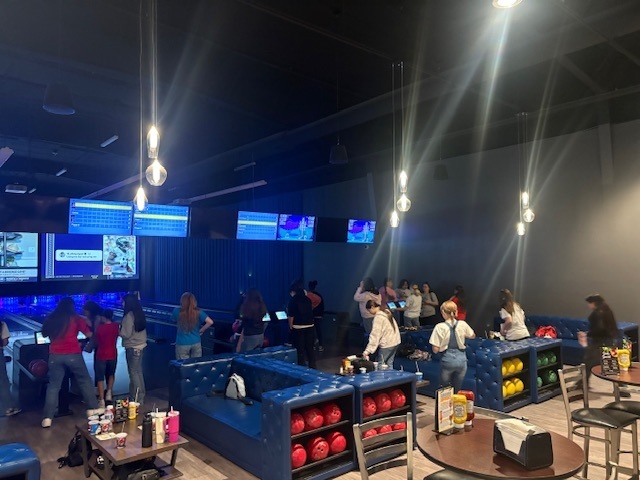 6th grade on their attendance field trip