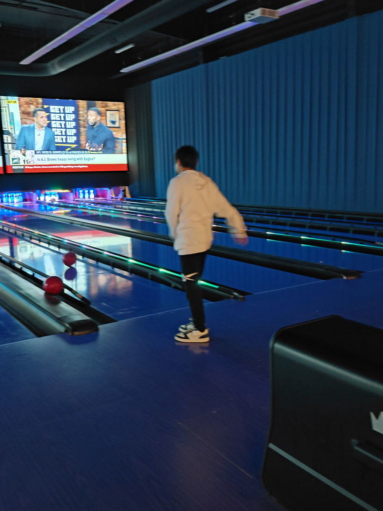 6th grade on their attendance field trip