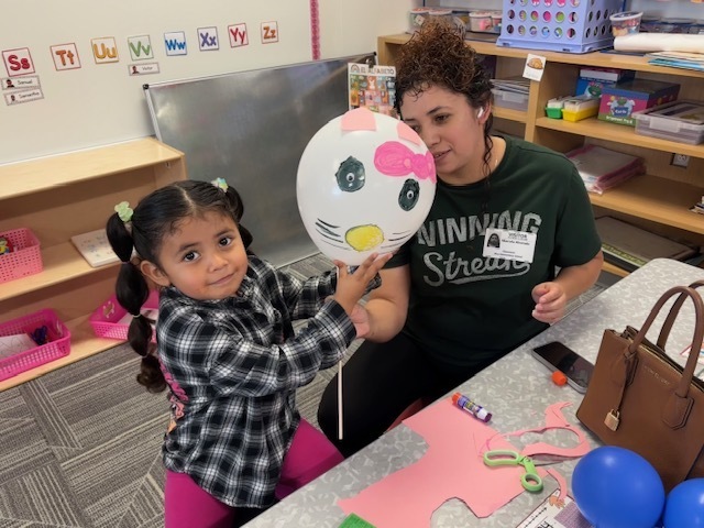 Pre-K students working on thanksgiving parade