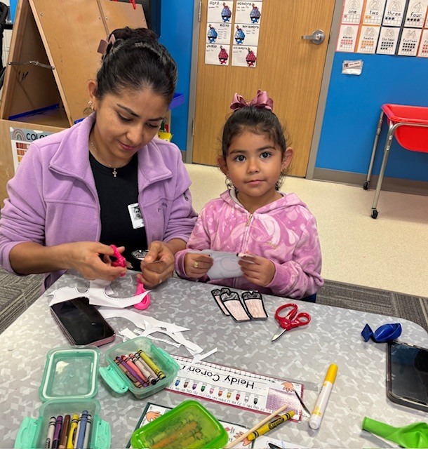 Pre-K students working on thanksgiving parade