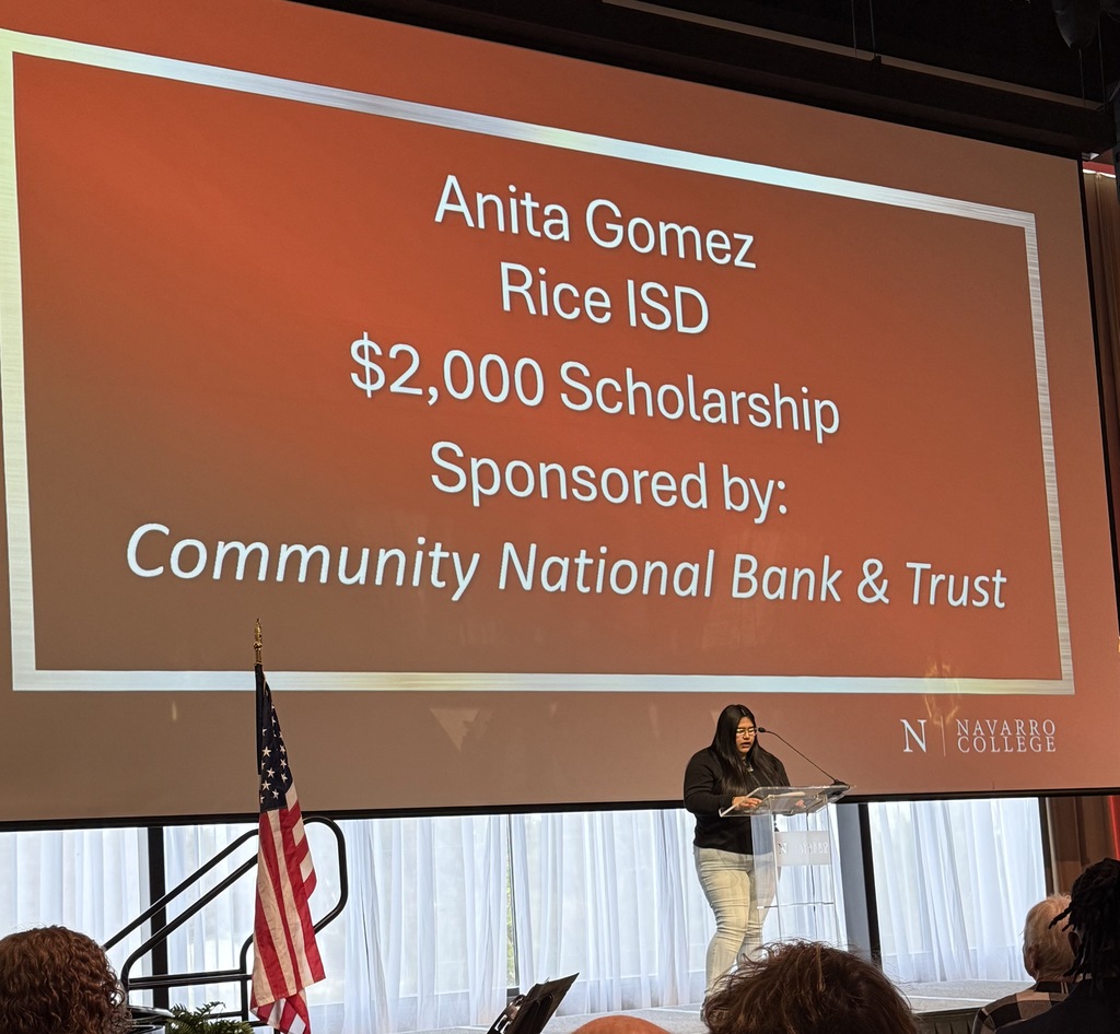 Anita Gomez receiving the MLK scholarship at Navarro College