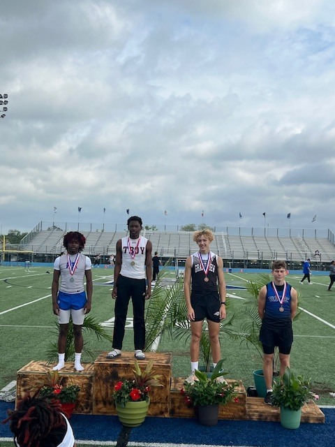 Track athletes that qualified for regionals