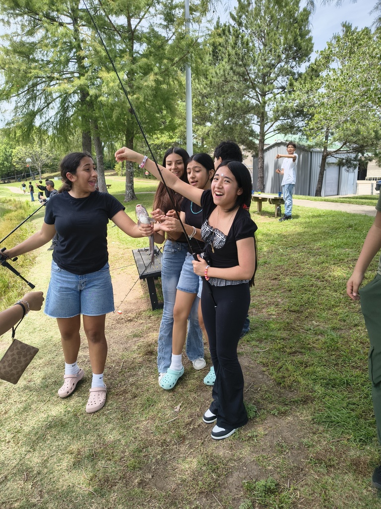 7th grade students on field trip to fishery