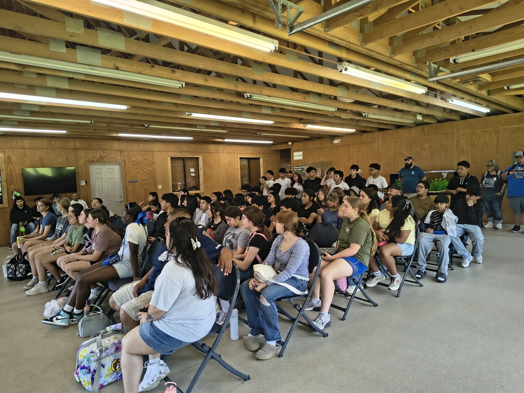 7th grade students on field trip to fishery