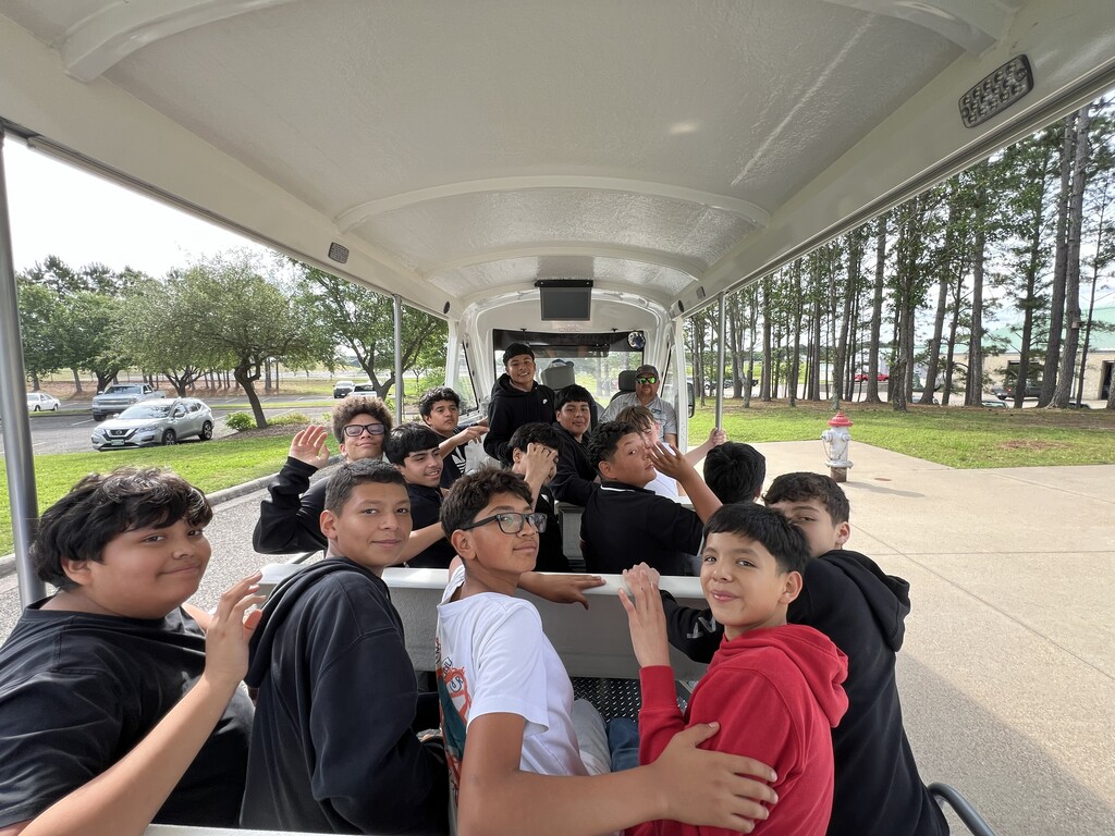 7th grade students on field trip to fishery