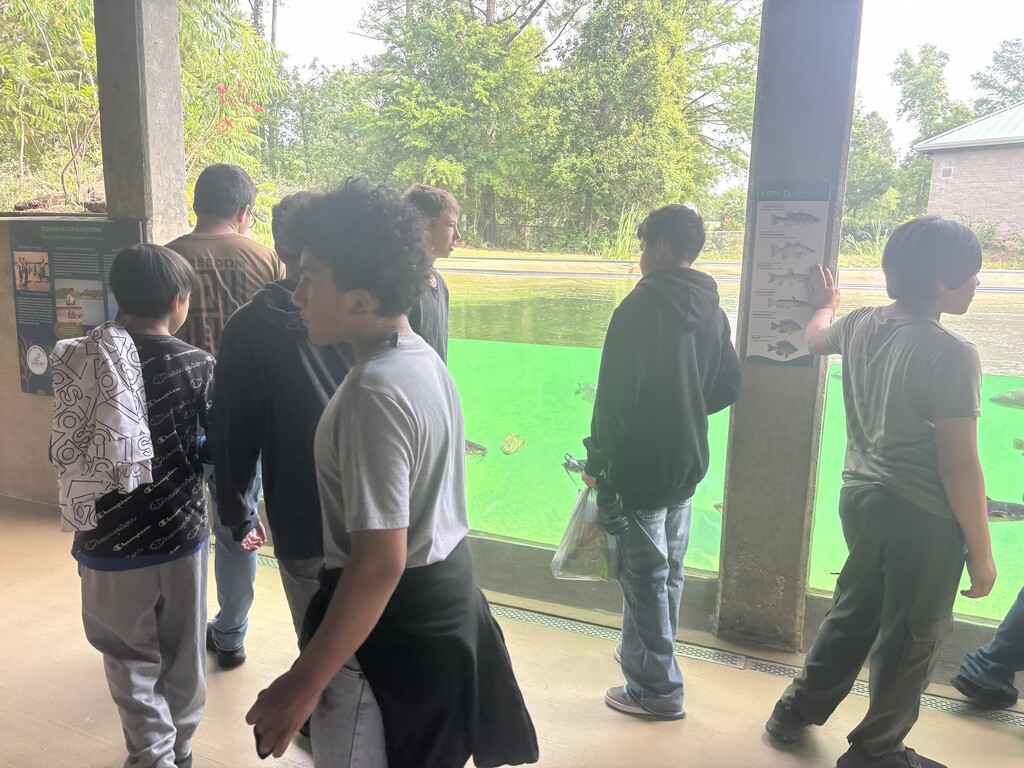 7th grade students on field trip to fishery