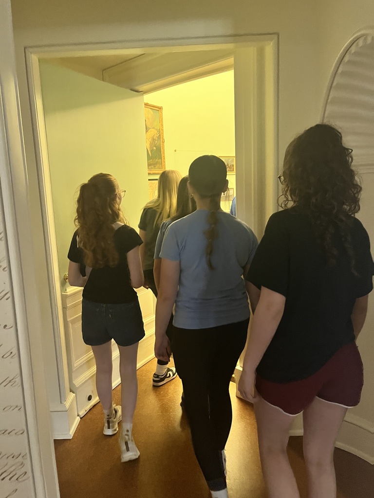 Students entering the Oval Office 