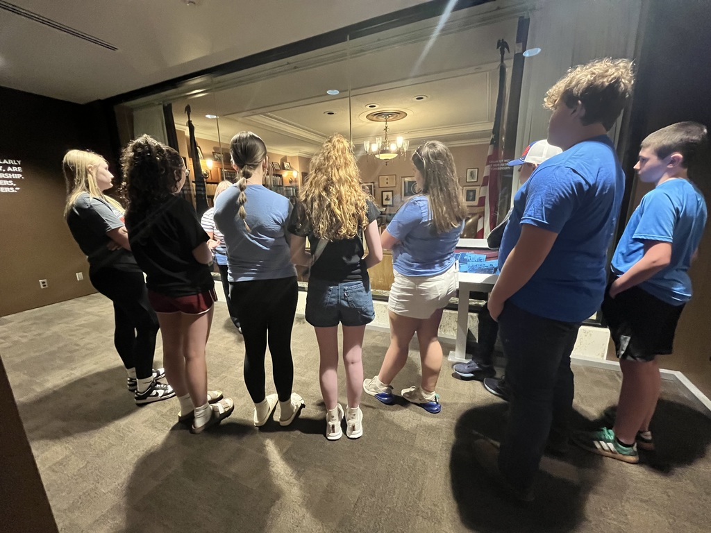 Students viewing the working office of President Harry S. Truman