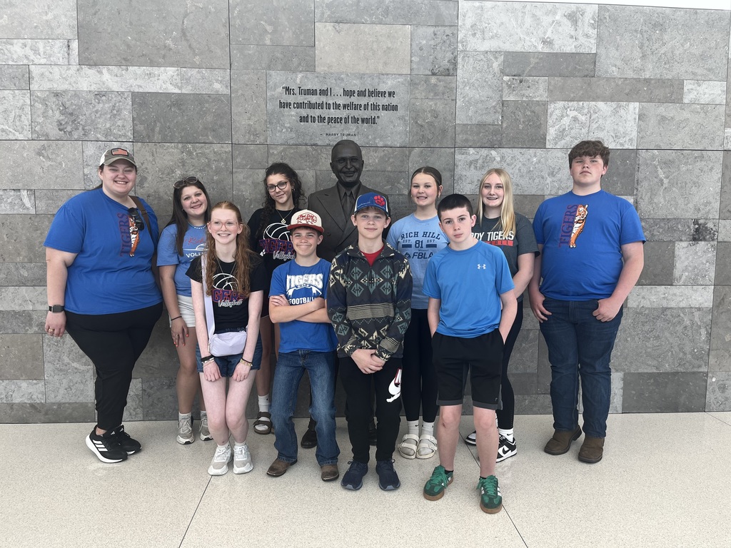 7th Graders and Ms. Morris at the Harry S. Truman Presidential Library and Museum!
