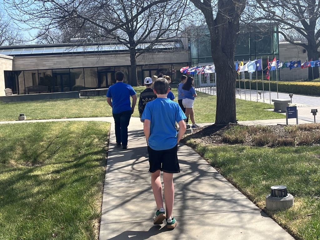 Students visiting the resting site of President Harry S. Truman, and his wife. 