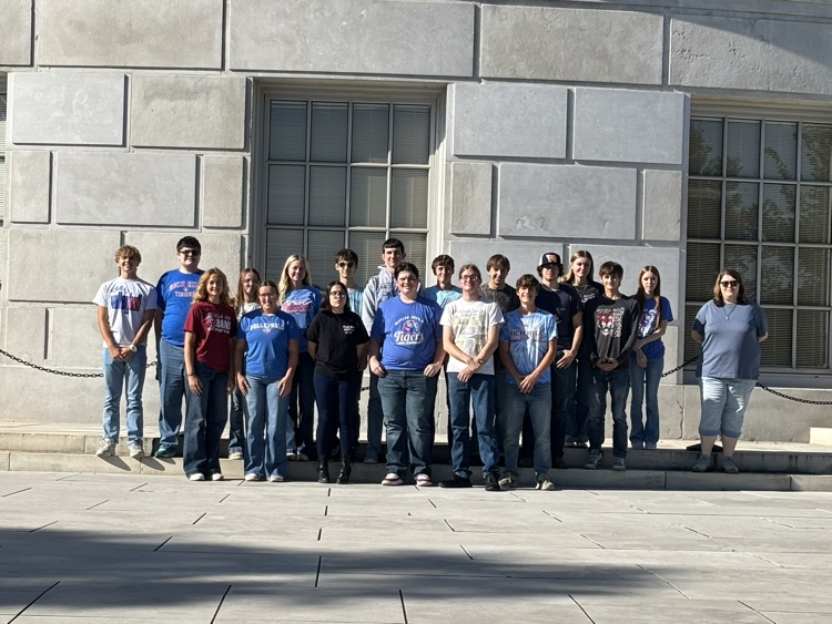 Juniors and Seniors ready to see the State Capitol!